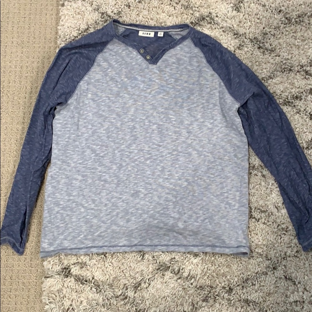 Blue long sleeve rowm